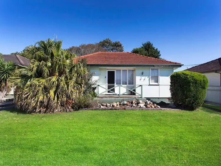 33 Andrew Crescent, Mount Warrigal NSW 2528