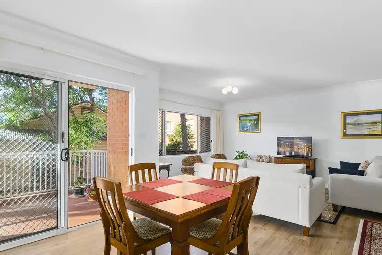 Main view of Homely unit listing, 2/3 Thomas Street, Wollongong NSW 2500