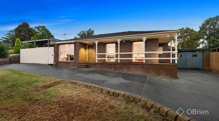 8 Rossiter Avenue, Endeavour Hills VIC 3802