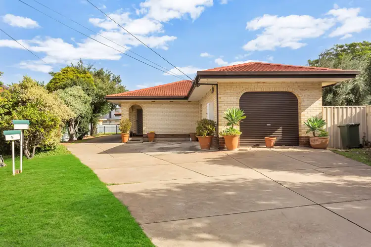 Main view of Homely unit listing, 2/5 Livingstone Court, Findon SA 5023