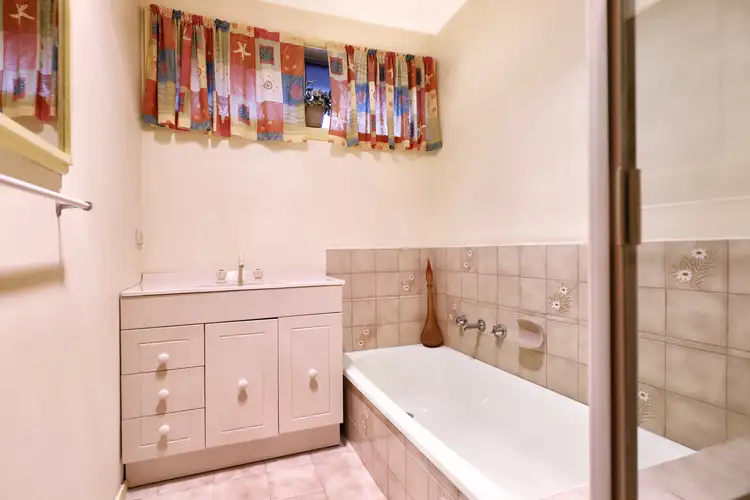 Sixth view of Homely house listing, 8 Commonwealth Court, Craigieburn VIC 3064