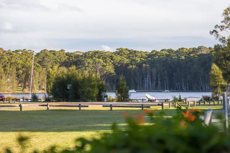 15 Honeysuckle Close, Burrill Lake NSW 2539