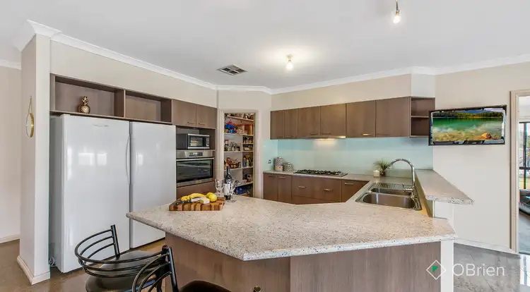 Fifth view of Homely house listing, 8 Galli Court, Hillside VIC 3037