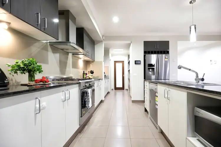 Fifth view of Homely house listing, 86 Bridgehaven Drive, Craigieburn VIC 3064