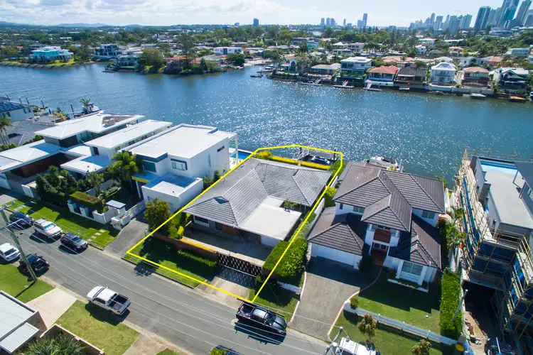 11 Cleland Crescent, Broadbeach Waters QLD 4218