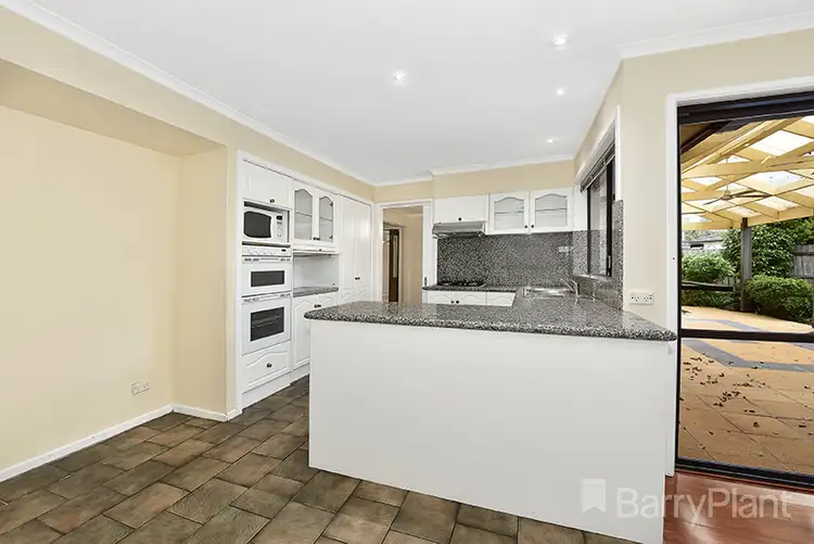 5 Dumfries Court, Glen Waverley VIC 3150