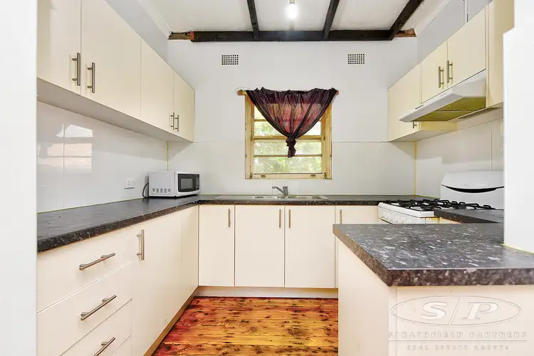 33 Alexandra Avenue, Westmead NSW 2145