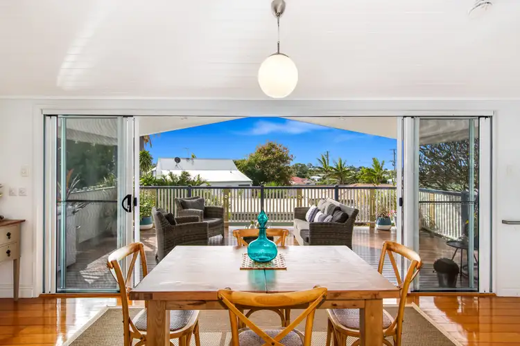 11 Waterview Avenue, Wynnum QLD 4178
