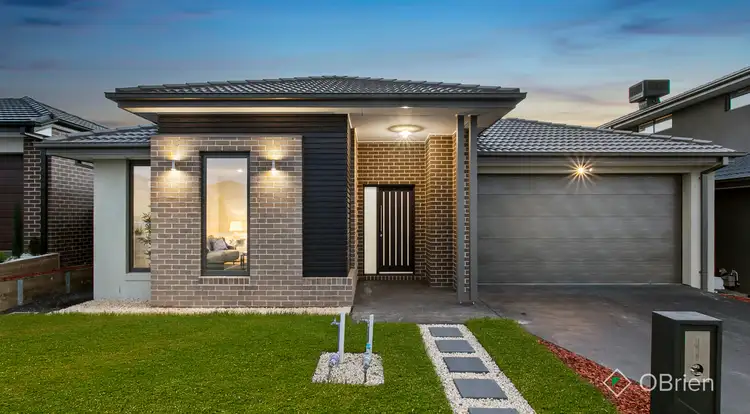 157 Wheelers Park Drive, Cranbourne North VIC 3977
