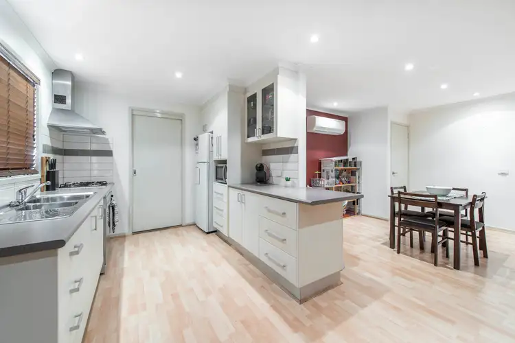 8/27 Elm Way, Jerrabomberra NSW 2619
