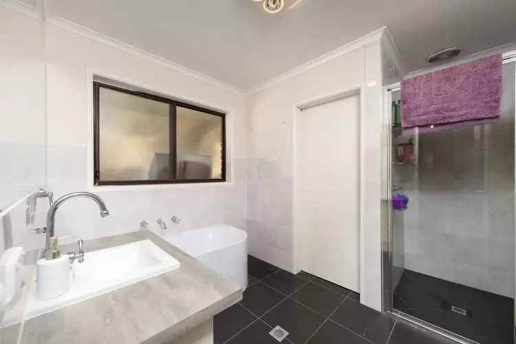 Seventh view of Homely house listing, 10 Sapphire Circuit, Wodonga VIC 3690
