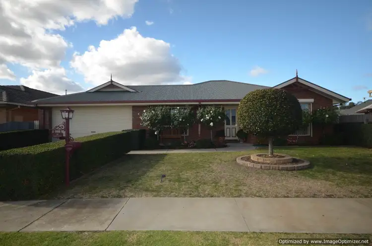 15 Canterbury Close, Eastwood VIC 3875