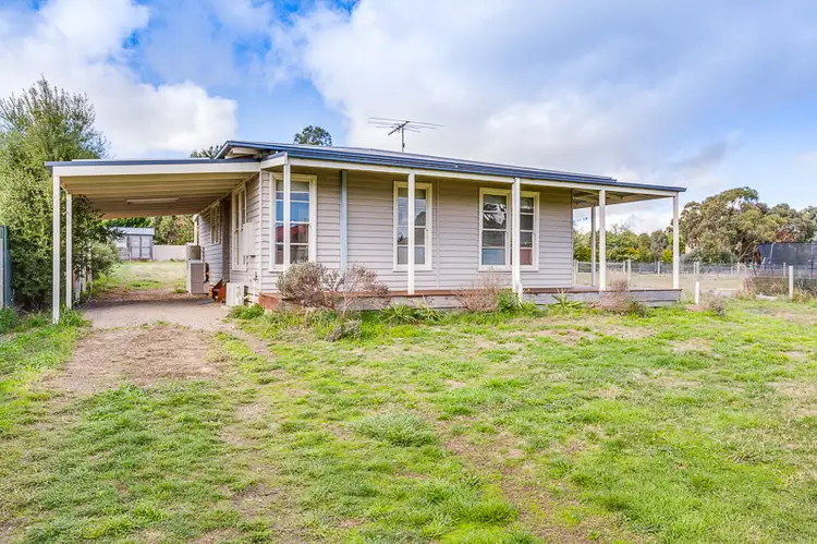8 Lay Street, Ballan VIC 3342