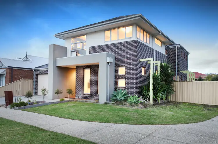 49 Holland Way, Caroline Springs VIC 3023