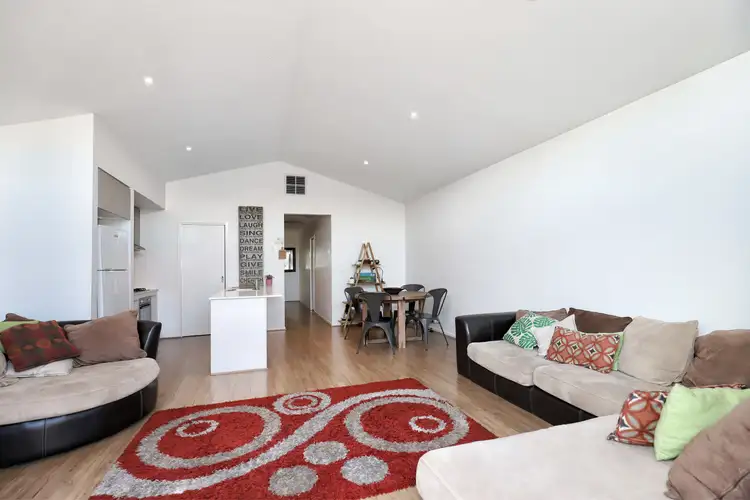 Seventh view of Homely house listing, 8 Viewrise Walk, Craigieburn VIC 3064