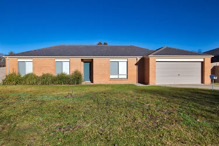 11 Orchard Grove, Beechworth VIC 3747