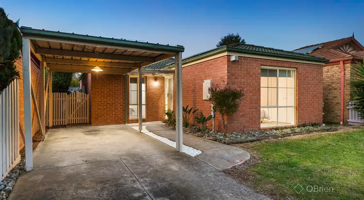 8 Parkside Mews, Cranbourne West VIC 3977