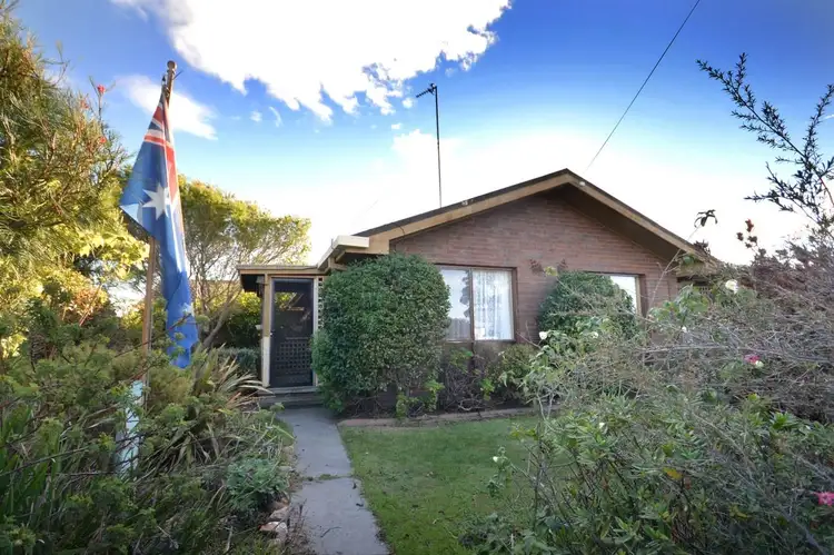 2/11 Kings Road, Paynesville VIC 3880