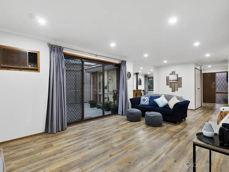 Fifth view of Homely house listing, 2 Torquay Court, Endeavour Hills VIC 3802