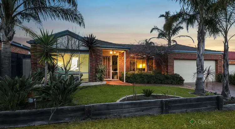8 The Eyrie, Hampton Park VIC 3976
