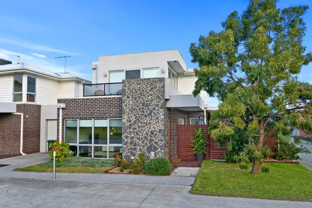 Main view of Homely townhouse listing, 4/71 Oxford Street, Newport VIC 3015