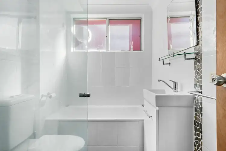 Fifth view of Homely unit listing, 2/26 Pacific Parade, Dee Why NSW 2099
