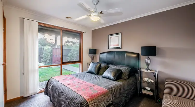 Fifth view of Homely house listing, 2 Jamie Close, Cranbourne VIC 3977