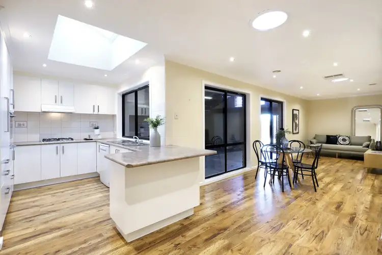 23 Sheridan Way, Roxburgh Park VIC 3064