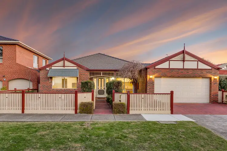 3 Prince Albert Crescent, Taylors Lakes VIC 3038