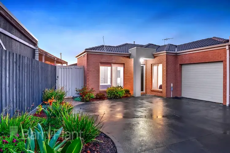 Main view of Homely unit listing, 2/5 McRae Avenue, St Albans VIC 3021
