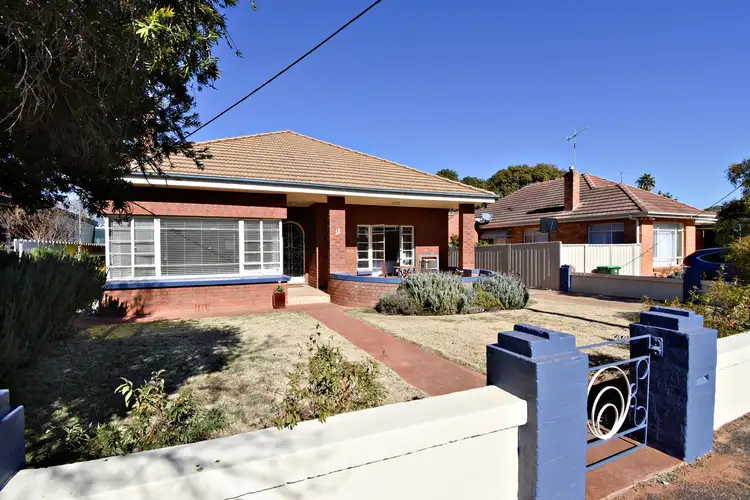 11 Hutchins Avenue, Dubbo NSW 2830