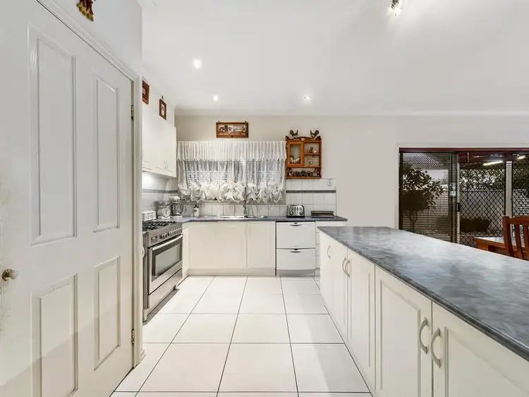 Sixth view of Homely house listing, 2 Foxfield Way, Tarneit VIC 3029