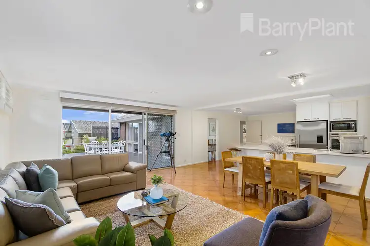 18 Highwood Drive, Wheelers Hill VIC 3150