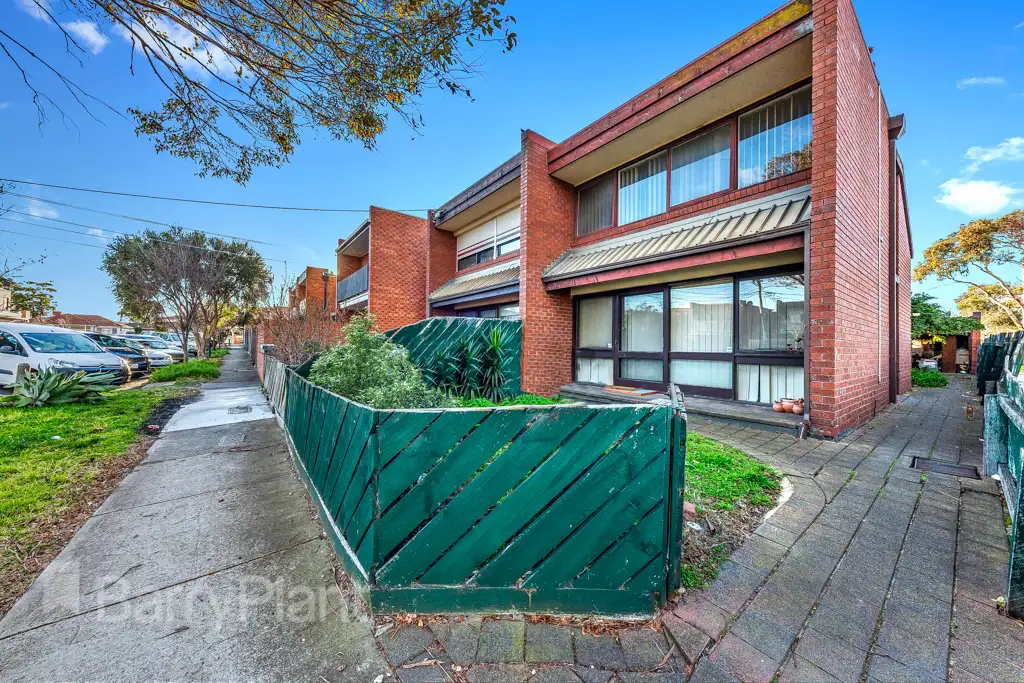 Main view of Homely unit listing, 2/2 John Street, St Albans VIC 3021