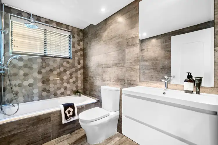 Sixth view of Homely apartment listing, 4/22-24 Millitary Road, North Bondi NSW 2026