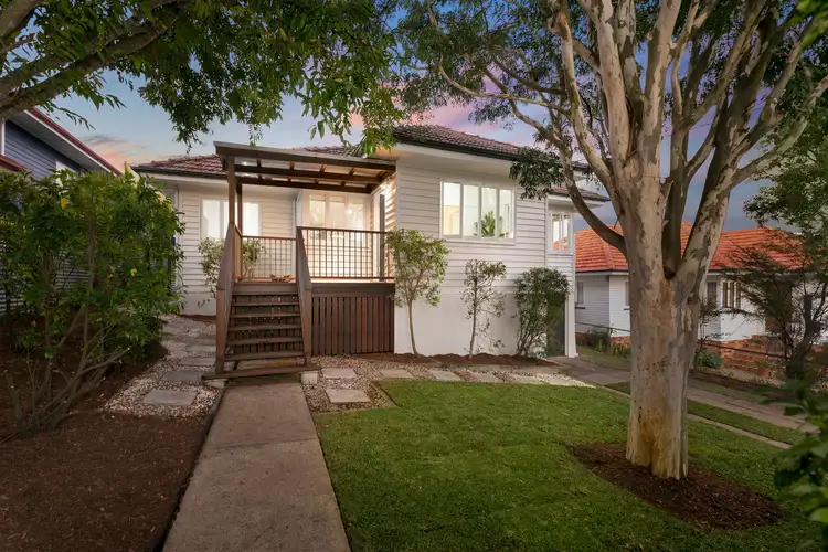 16 Iveagh Avenue, Holland Park West QLD 4121