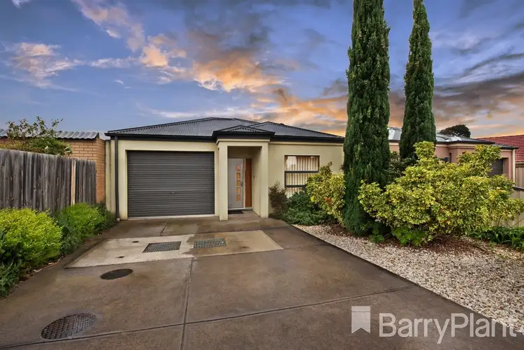 2/48 Barries Road, Melton VIC 3337