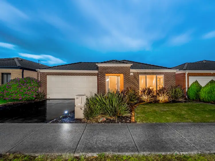 25 Avalon Crescent, Cranbourne East VIC 3977