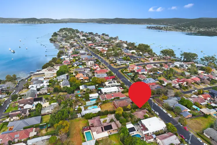 165 Albany Street, Point Frederick NSW 2250