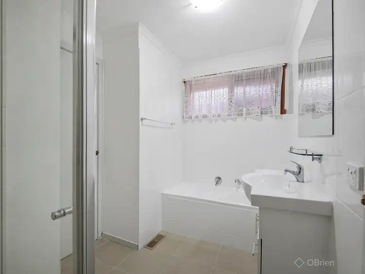 Fifth view of Homely house listing, 3 Ester Close, Endeavour Hills VIC 3802