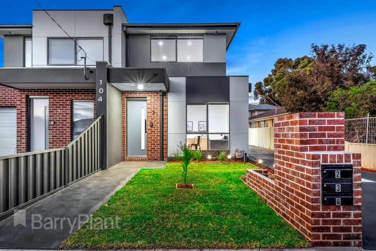 2/104 George Street, St Albans VIC 3021