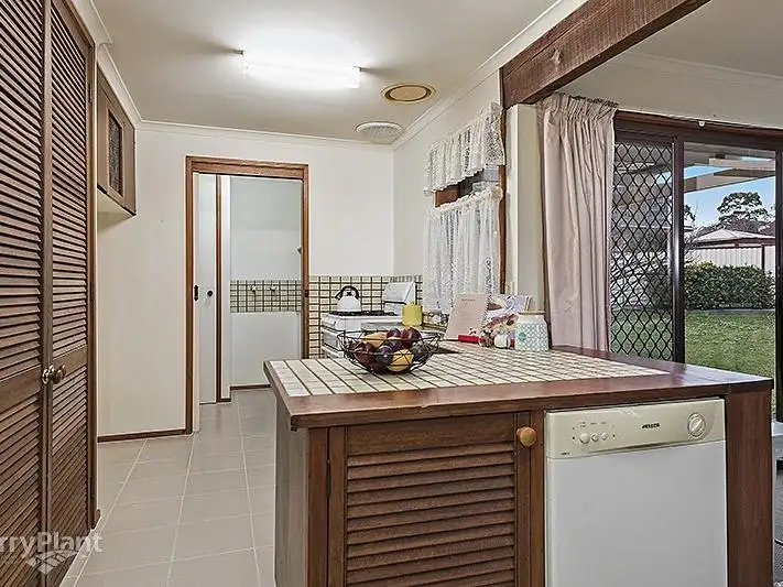 Fourth view of Homely house listing, 5 Larkin Court, Bundoora VIC 3083