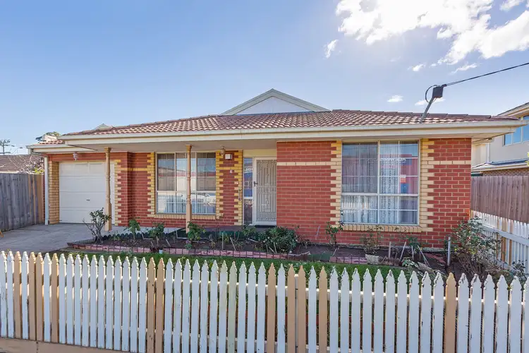 1/1 Suffolk Road, Sunshine North VIC 3020