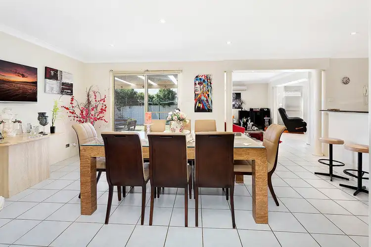 4 Holroyd Street, Albion Park NSW 2527