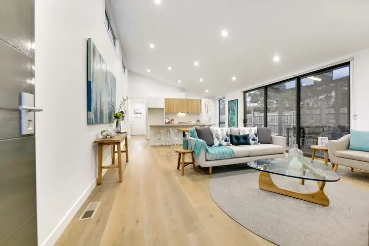 2/10 Mernda Avenue, Bonbeach VIC 3196