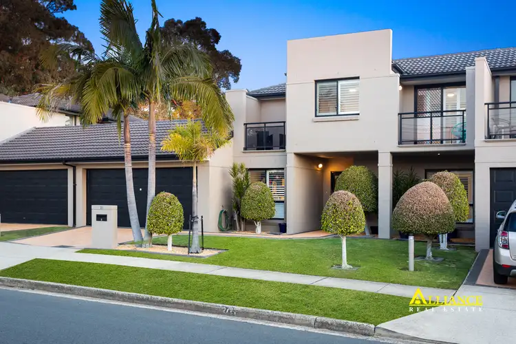 2/21 Penrose Avenue, East Hills NSW 2213
