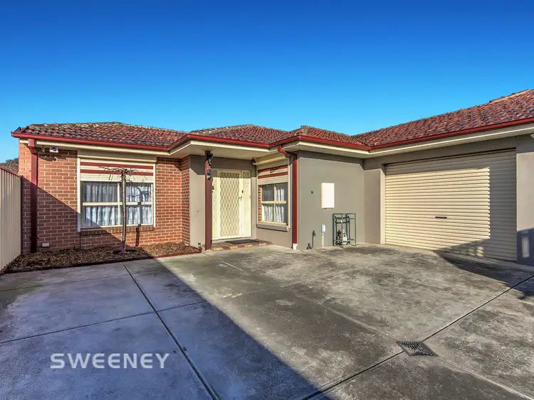 2/10 Bangerang Avenue, Sunshine North VIC 3020
