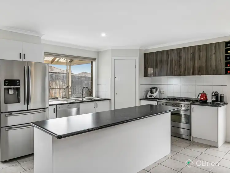 Fourth view of Homely house listing, 7 Barrine Court, Skye VIC 3977