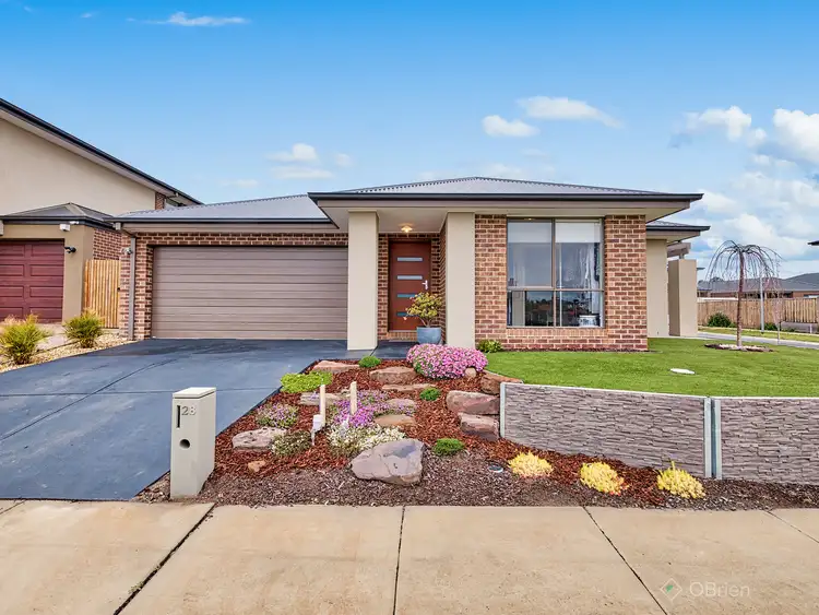 28 Clydevale Avenue, Clyde North VIC 3978