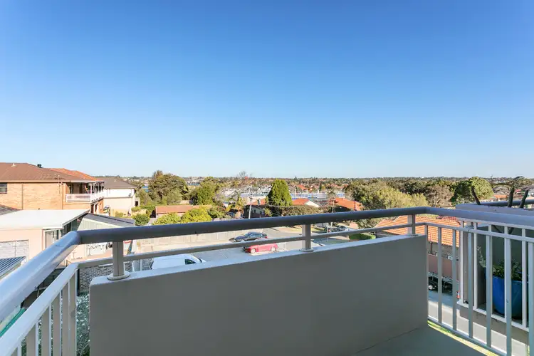 22/275 Lyons Road, Russell Lea NSW 2046